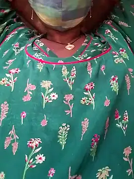 Snapshot of aunty_sumy chatting on 02-17-26, 04:09 aunty sumy online show from 02-17-26, 04:09