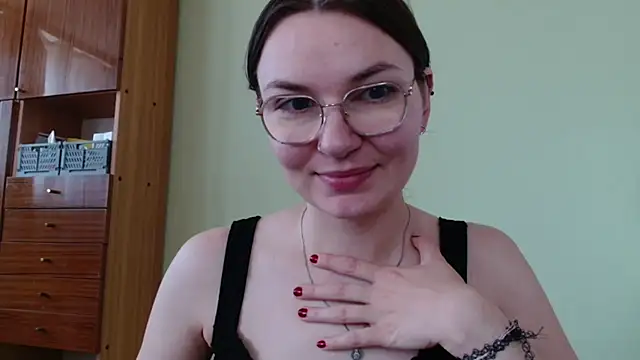 Snapshot of LooveELLYx chatting on 07-14-26, 06:40 LooveELLYx online show from 07-14-26, 06:40