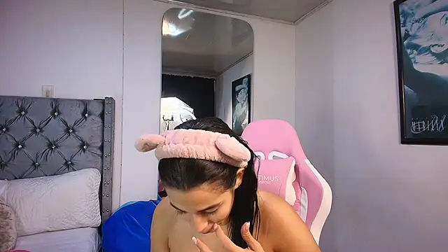 GraceWallace  online show from 11-15-25, 01:25