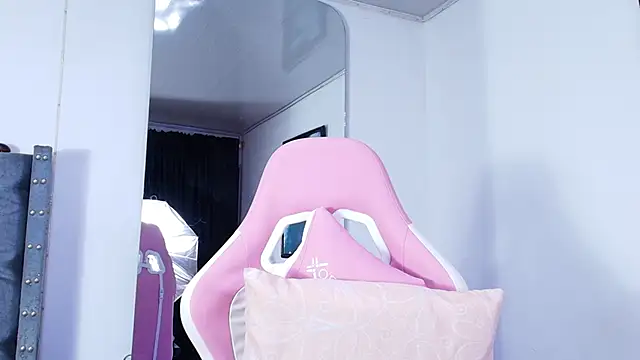 GraceWallace  online show from 04-01-26, 04:57