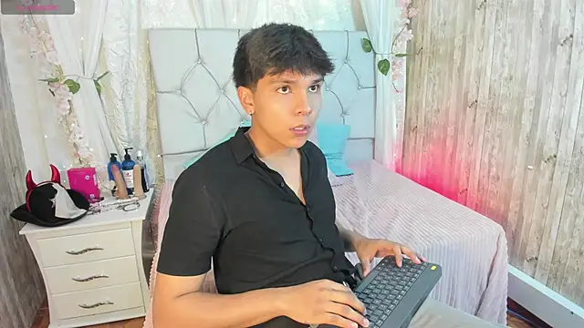 Thiago Kozak online show from 11-18-25, 02:17