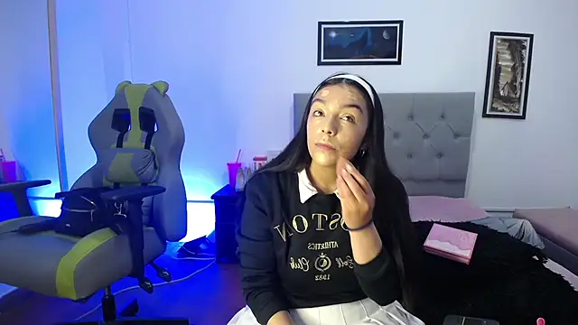 Esmeraldaa- online show from 10-26-25, 05:02