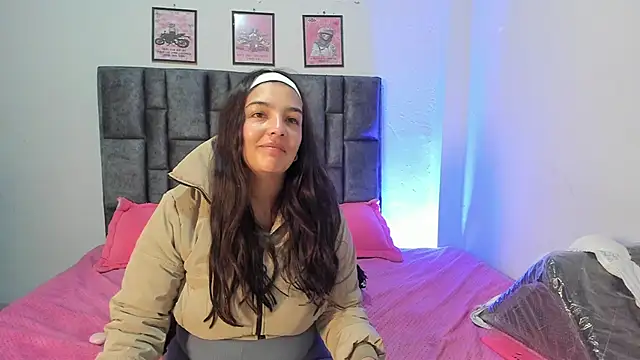 Snapshot of Esmeraldaa- chatting on 06-03-26, 10:48 Esmeraldaa- online show from 06-03-26, 10:48