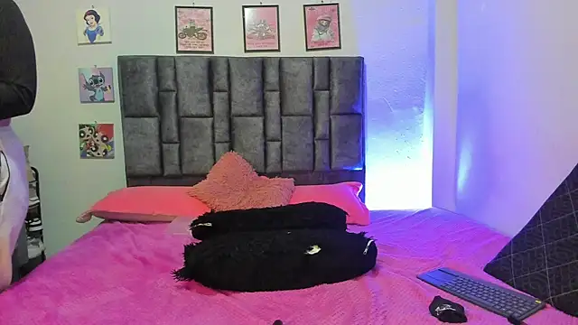 Snapshot of Esmeraldaa- chatting on 06-17-26, 06:38 Esmeraldaa- online show from 06-17-26, 06:38
