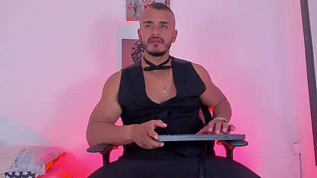 Snapshot of magnusclark chatting on 04-27-26, 06:50 magnusclark online show from 04-27-26, 06:50