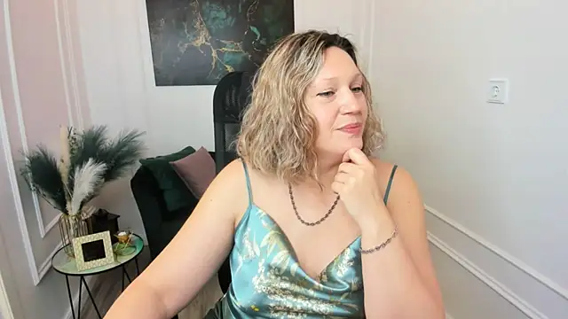 NinaStarle online show from 04-12-26, 08:30