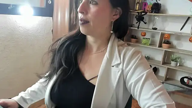 katherine blair online show from 10-27-25, 01:15