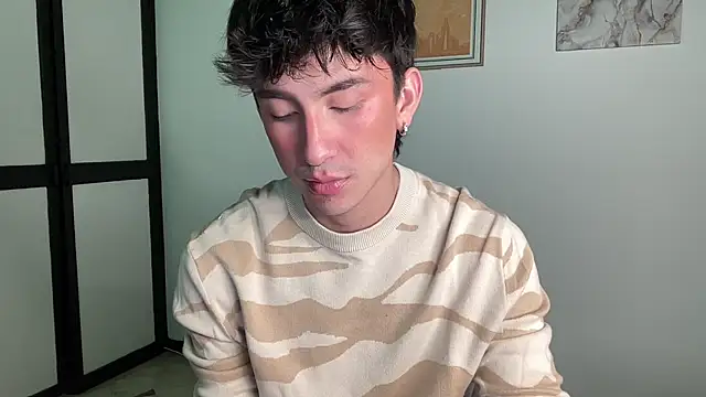 sweettaaron01 online show from 05-03-26, 01:11