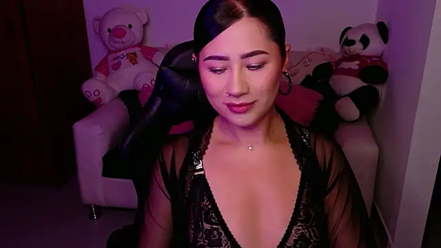 evelyn ch  online show from 11-11-25, 11:10