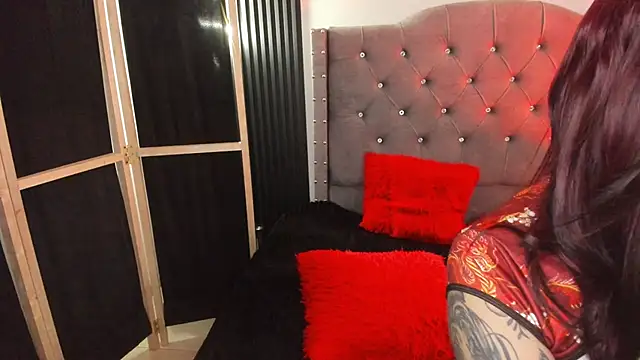 Snapshot of Scarbadgirl_ chatting on 06-18-26, 03:51 Scarbadgirl online show from 06-18-26, 03:51