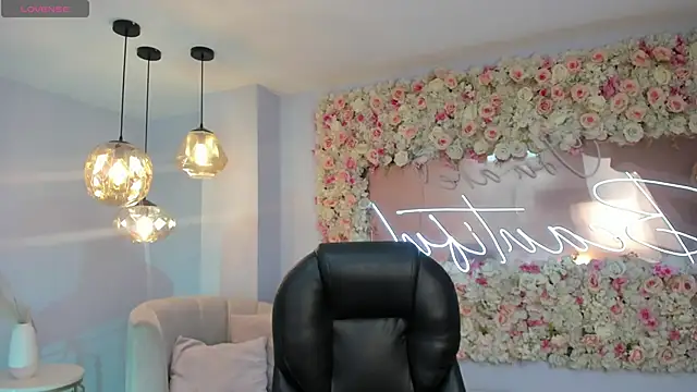 SarahYates online show from 04-18-26, 04:05