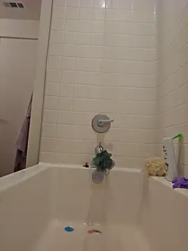 Snapshot of longblacklong chatting on 09-15-25, 01:00 longblacklong online show from 09-15-25, 01:00