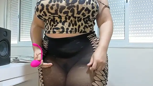 Snapshot of Lady-Rozalia chatting on 10-13-25, 03:56 Lady-Rozalia online show from 10-13-25, 03:56