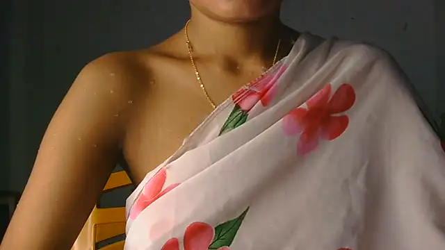 Snapshot of Aarti_misty71 chatting on 07-12-26, 06:04 Aarti misty71 online show from 07-12-26, 06:04