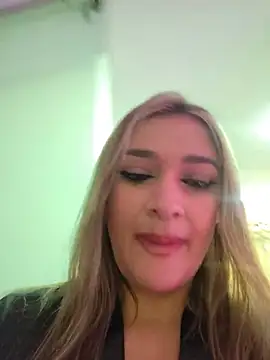 Snapshot of NicoleDiior chatting on 05-19-26, 03:07 NicoleDiior online show from 05-19-26, 03:07
