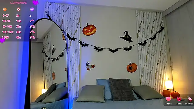 Snapshot of MissVioleet_ chatting on 10-23-25, 05:12 MissVioleet online show from 10-23-25, 05:12