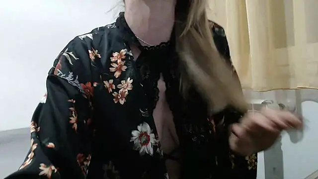 SerenaMilf online show from 02-16-26, 09:00