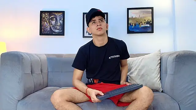 TWINKS FRIENDS online show from 03-19-26, 01:48