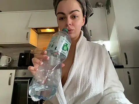 FrancescaXO online show from 02-16-26, 09:27