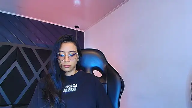 zoe martins  online show from 04-19-26, 01:21