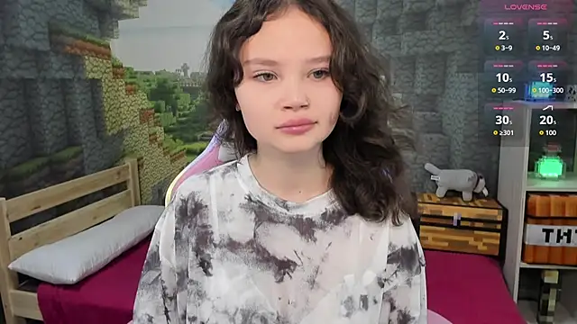 EmilyChaves online show from 10-14-25, 05:58