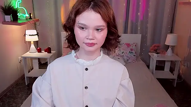 Snapshot of EmilyChaves chatting on 06-18-26, 09:14 EmilyChaves online show from 06-18-26, 09:14