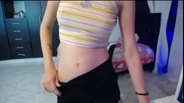 Snapshot of Elizabeth_rose02 chatting on 10-12-25, 12:42 Elizabeth rose02 online show from 10-12-25, 12:42