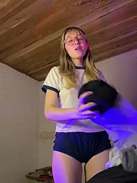 Snapshot of ReenKitty chatting on 05-18-26, 05:02 ReenKitty online show from 05-18-26, 05:02
