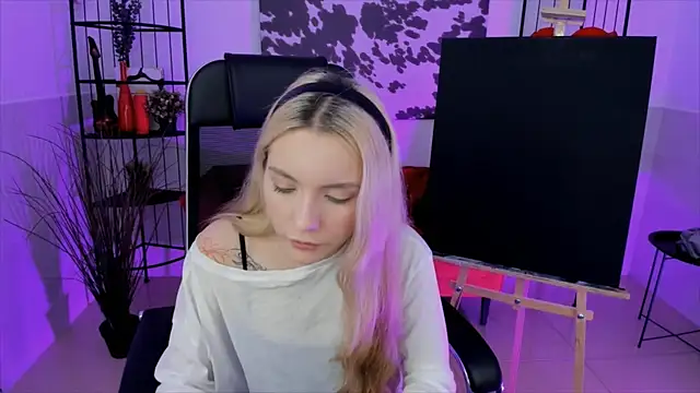 Snapshot of AuroraWrenfield chatting on 10-02-25, 07:48 AuroraWrenfield online show from 10-02-25, 07:48