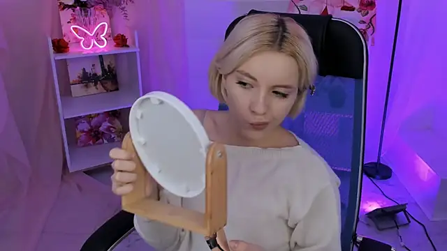 AuroraWrenfield online show from 11-10-25, 10:14