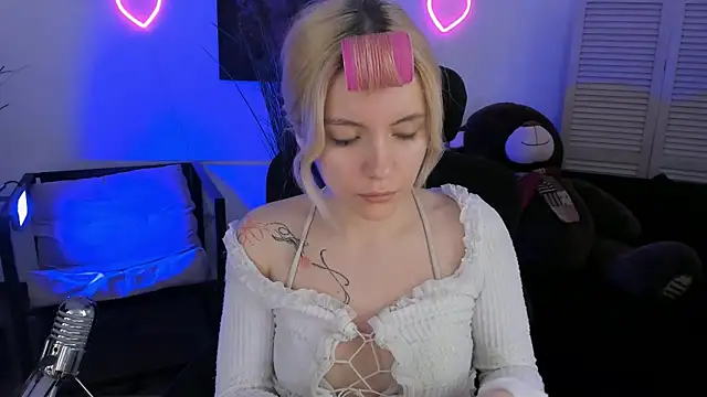 AuroraWrenfield online show from 04-02-26, 04:32