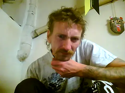 Snapshot of KokosMartin chatting on 09-17-25, 07:37 KokosMartin online show from 09-17-25, 07:37