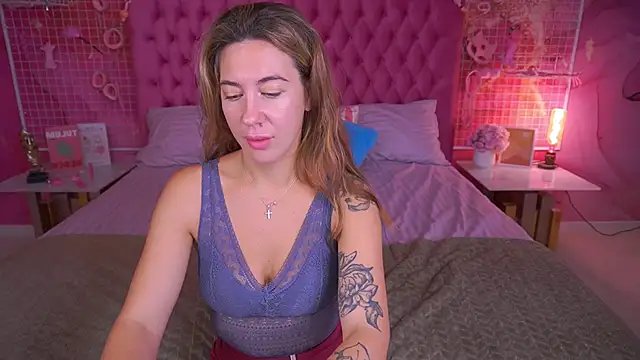 Snapshot of KateShanny chatting on 10-06-25, 05:49 KateShanny online show from 10-06-25, 05:49