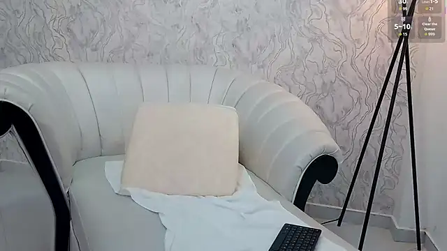 Snapshot of aura_sanders1 chatting on 12-20-25, 11:39 aura sanders1 online show from 12-20-25, 11:39