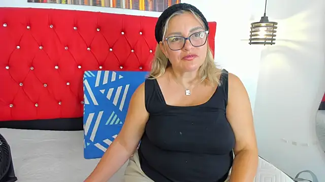 carolinacrus01 online show from 12-16-25, 04:01