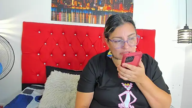 carolinacrus01 online show from 04-06-26, 12:06