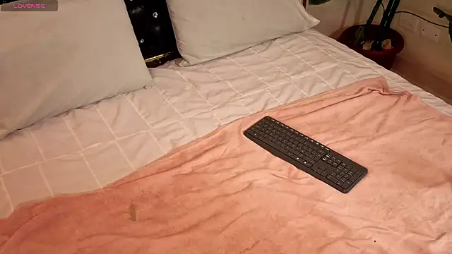 LiLLiAnderson online show from 04-11-26, 12:20