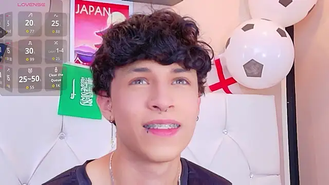 Snapshot of Axel__Evans chatting on 06-18-26, 01:59 Axel Evans online show from 06-18-26, 01:59