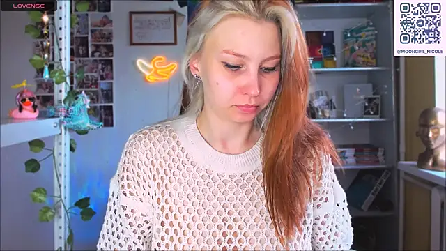 Snapshot of Nicole_matt chatting on 07-15-26, 02:39 Nicole matt online show from 07-15-26, 02:39