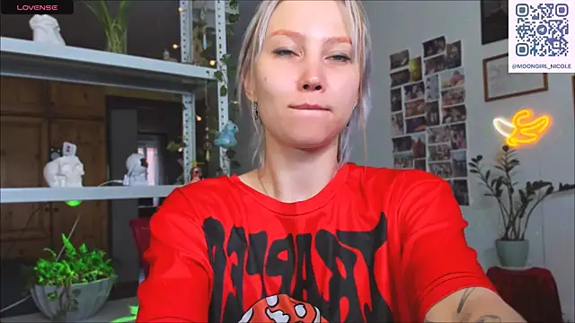 Snapshot of Nicole_matt chatting on 07-23-26, 02:31 Nicole matt online show from 07-23-26, 02:31