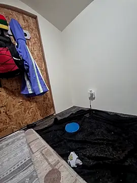 Snapshot of uratre chatting on 12-21-25, 11:28 uratre online show from 12-21-25, 11:28