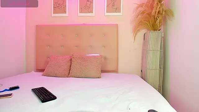 ANNIE DOLCE  online show from 05-23-26, 10:03