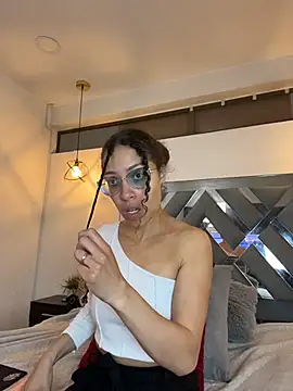 Hanna Cornee  online show from 11-14-25, 02:05