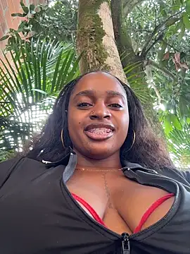 Snapshot of darle_volant chatting on 04-19-26, 06:10 darle volant online show from 04-19-26, 06:10