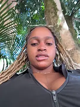 Snapshot of darle_volant chatting on 05-31-26, 02:13 darle volant online show from 05-31-26, 02:13