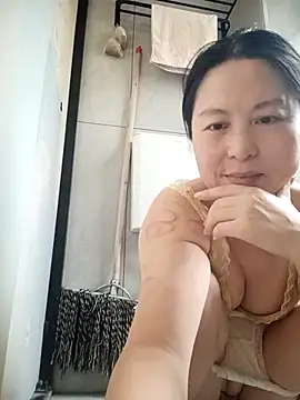 chengcheng12 online show from 10-14-25, 12:44