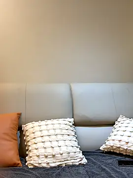 Lexiluv1 online show from 12-14-25, 05:07