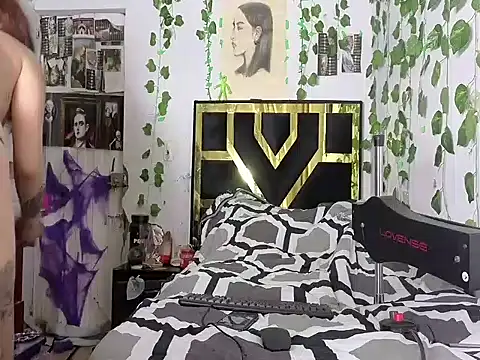 lucywhite13 online show from 12-19-25, 04:08