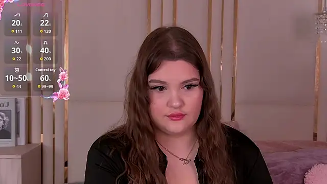 Snapshot of EmilyHyde chatting on 05-28-26, 08:39 EmilyHyde online show from 05-28-26, 08:39
