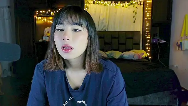 Snapshot of Shisuku_Sophi chatting on 02-20-26, 01:35 Shisuku Sophi online show from 02-20-26, 01:35